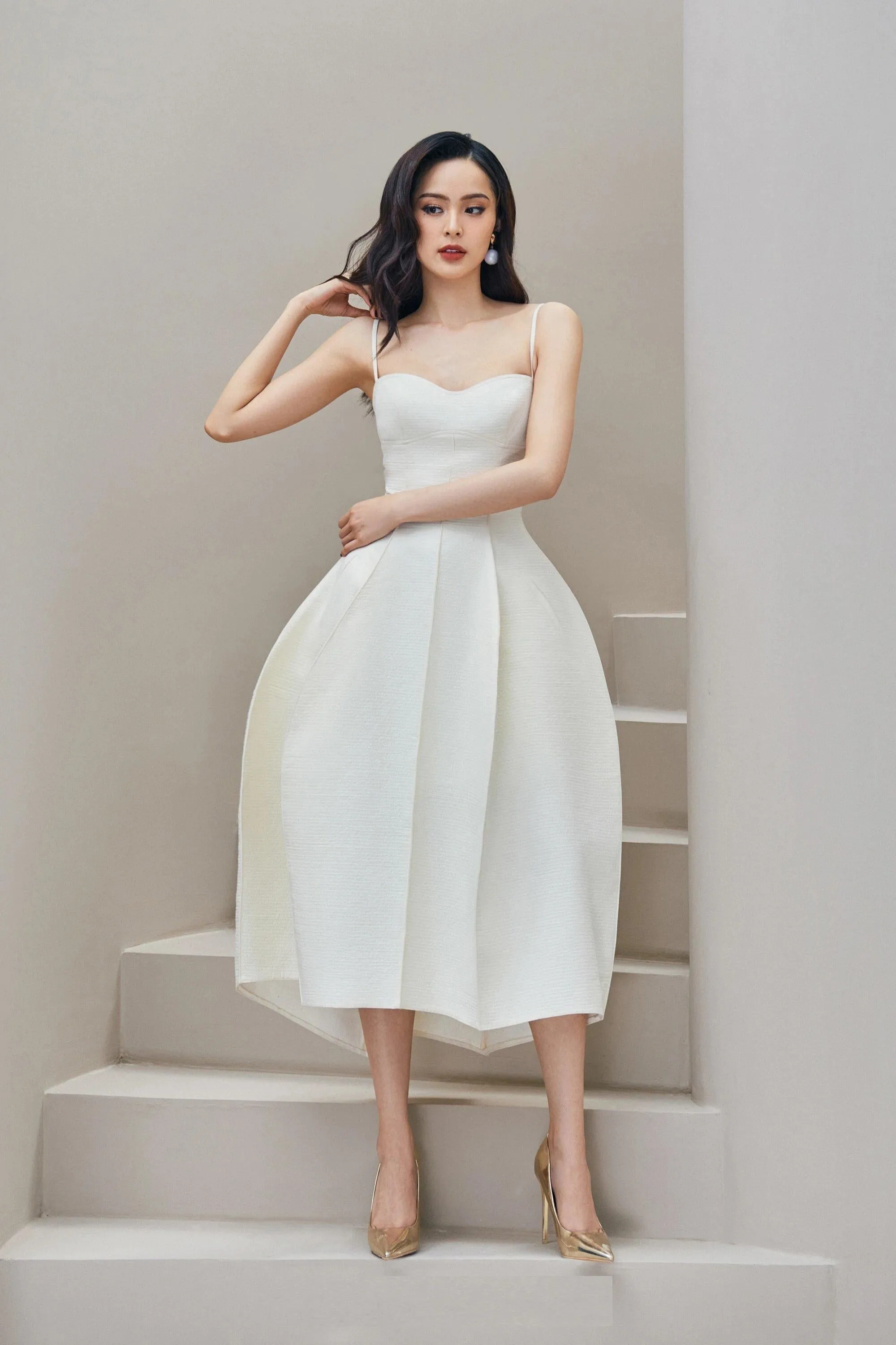 White structured cocoon cocktail lbd midi dress - Caro